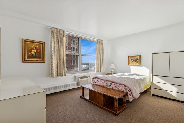 3900 N Lake Shore Drive 14D, Chicago, IL 60613