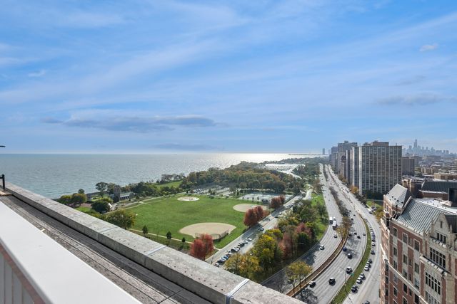 3900 N Lake Shore Drive 14D, Chicago, IL 60613