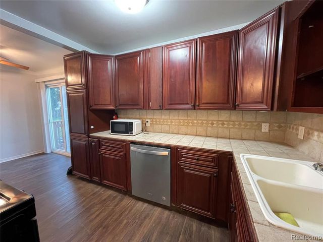 7280 Huron Street, Taylor, MI 48180