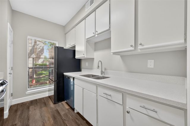 9707 Richmond Avenue 75, Houston, TX 77042