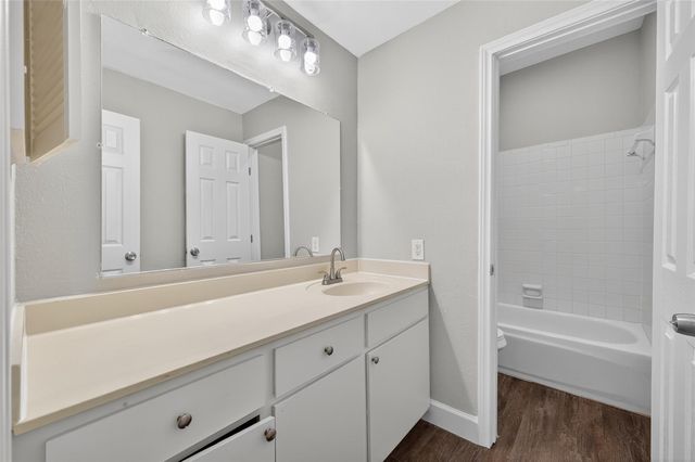 9707 Richmond Avenue 75, Houston, TX 77042