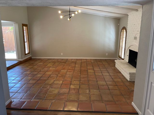 1909 Rambling Ridge Lane, Carrollton, TX 75007