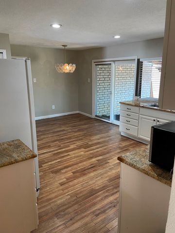 1909 Rambling Ridge Lane, Carrollton, TX 75007