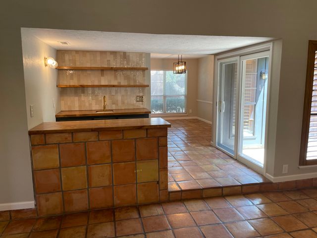 1909 Rambling Ridge Lane, Carrollton, TX 75007