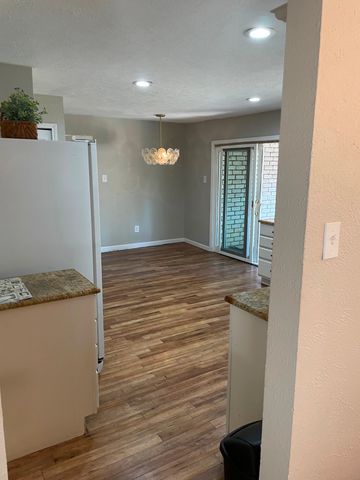1909 Rambling Ridge Lane, Carrollton, TX 75007