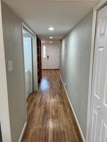 1909 Rambling Ridge Lane, Carrollton, TX 75007