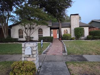 1909 Rambling Ridge Lane, Carrollton, TX 75007