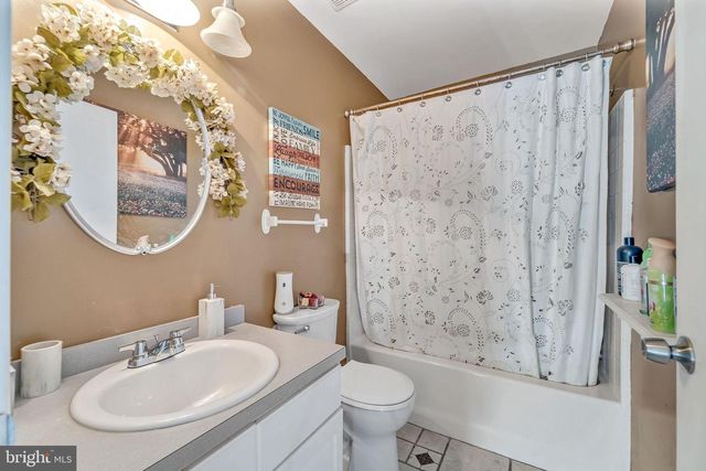 1 GRANITE CT, Sicklerville, NJ 08081