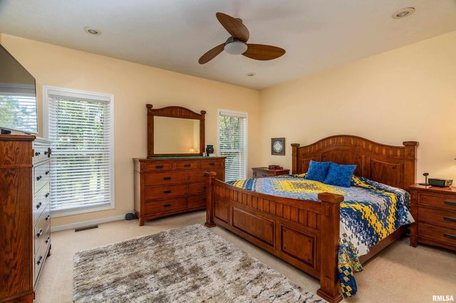 145 OAKVIEW Road, Carbondale, IL 62901