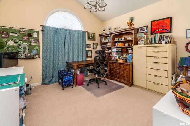 145 OAKVIEW Road, Carbondale, IL 62901