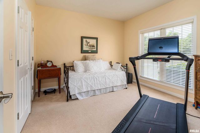 145 OAKVIEW Road, Carbondale, IL 62901