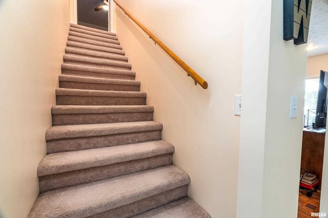 145 OAKVIEW Road, Carbondale, IL 62901