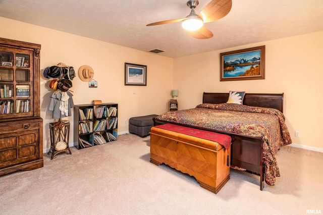 145 OAKVIEW Road, Carbondale, IL 62901