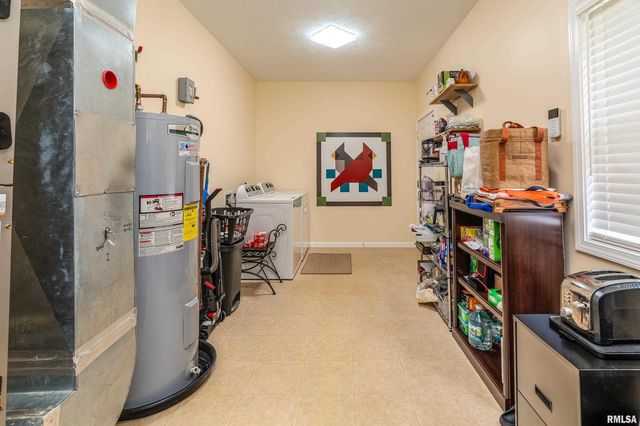 145 OAKVIEW Road, Carbondale, IL 62901