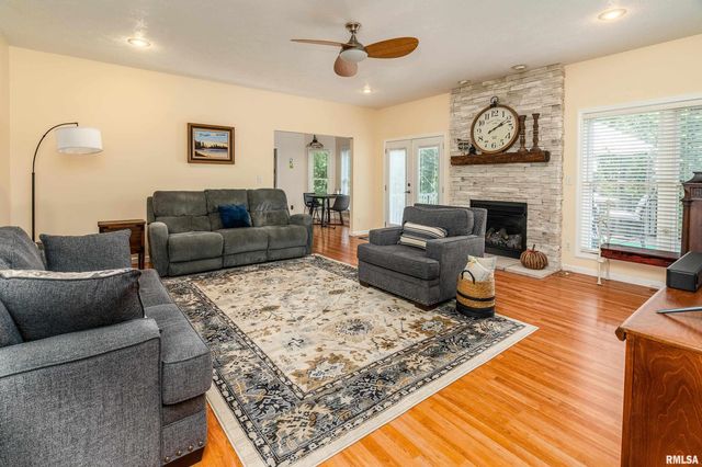 145 OAKVIEW Road, Carbondale, IL 62901