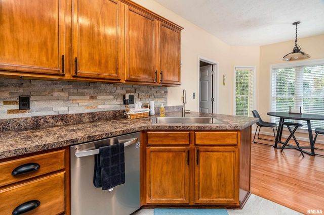 145 OAKVIEW Road, Carbondale, IL 62901