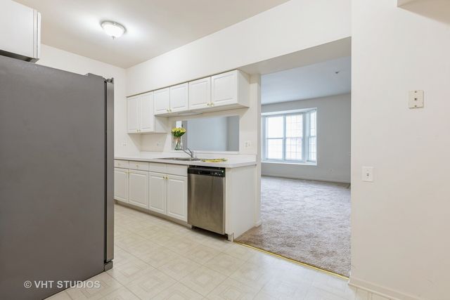 4 Arboretum Drive, Lombard, IL 60148