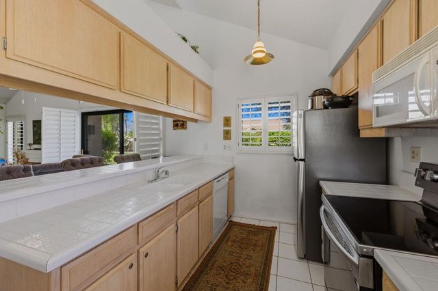 67 Verde Way, Palm Desert, CA 92260