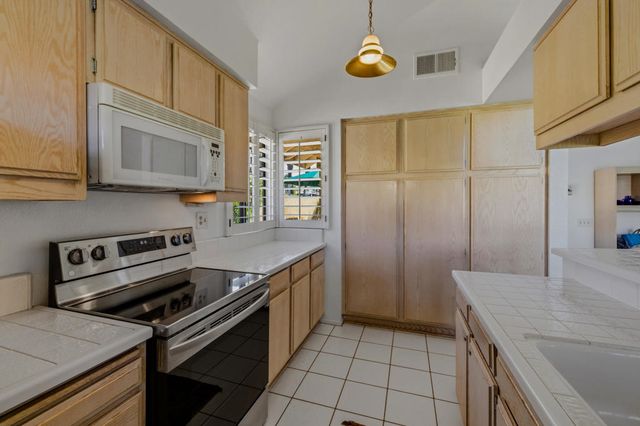 67 Verde Way, Palm Desert, CA 92260