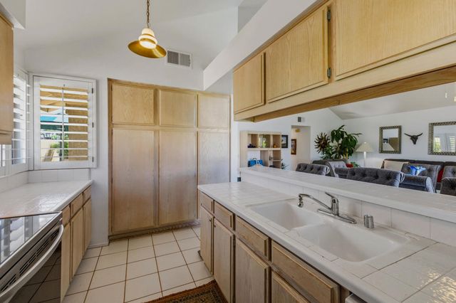 67 Verde Way, Palm Desert, CA 92260