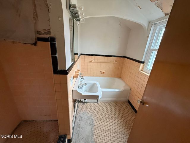 2701 Gunckel Boulevard, Toledo, OH 43606