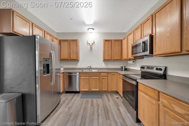 1385 Parkcrest Drive, Waterford Charter Township, MI 48327