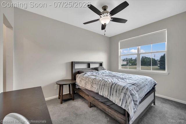 1385 Parkcrest Drive, Waterford Charter Township, MI 48327