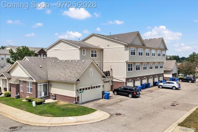 1385 Parkcrest Drive, Waterford Charter Township, MI 48327