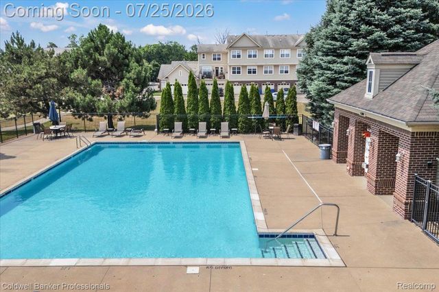 1385 Parkcrest Drive, Waterford Charter Township, MI 48327