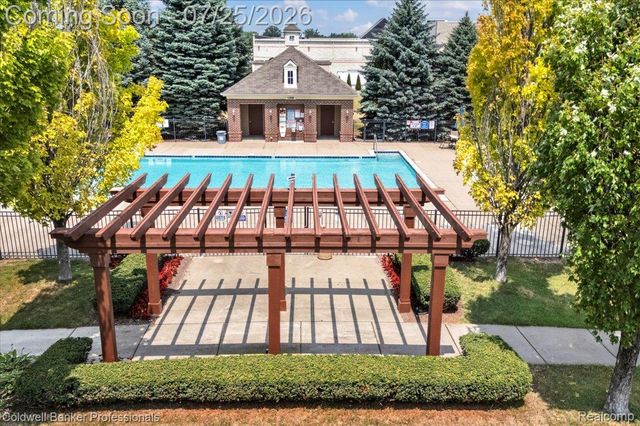1385 Parkcrest Drive, Waterford Charter Township, MI 48327