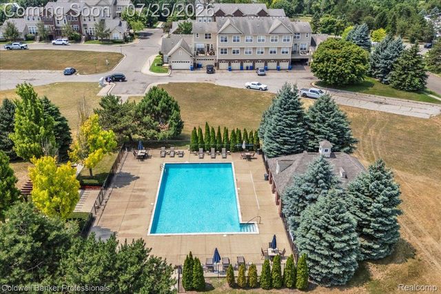1385 Parkcrest Drive, Waterford Charter Township, MI 48327