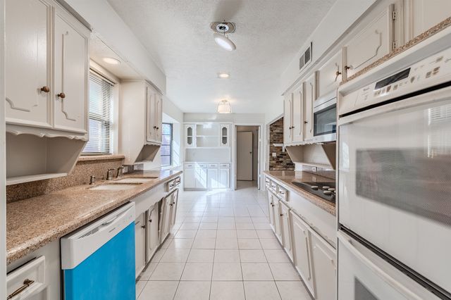 3325 Shady Hollow Lane, Dallas, TX 75233