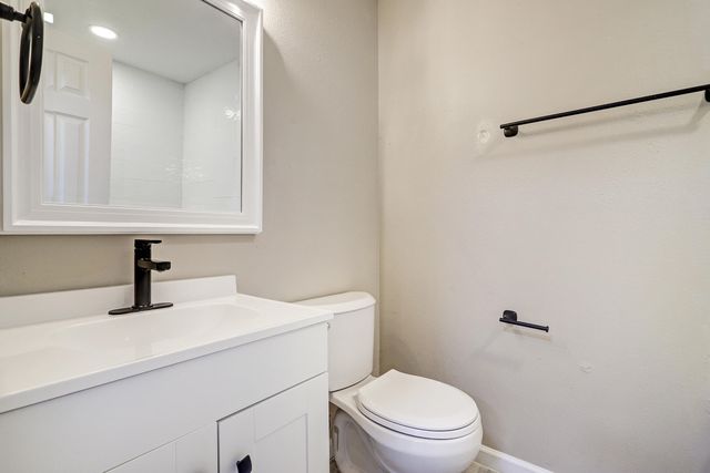 6 El Tigre Drive, Los Lunas, NM 87031