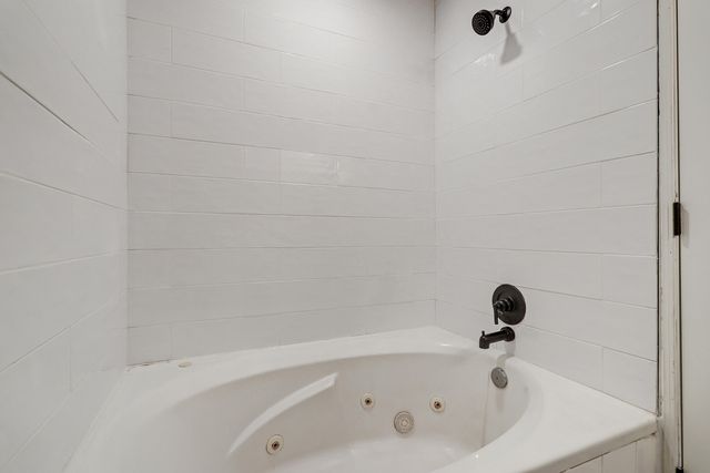 6 El Tigre Drive, Los Lunas, NM 87031