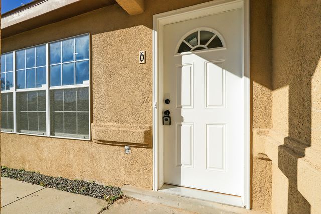 6 El Tigre Drive, Los Lunas, NM 87031