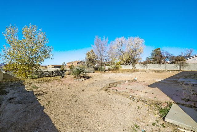 6 El Tigre Drive, Los Lunas, NM 87031