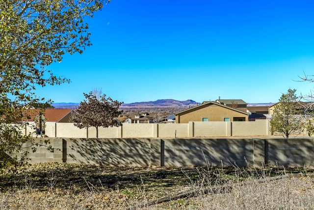 6 El Tigre Drive, Los Lunas, NM 87031