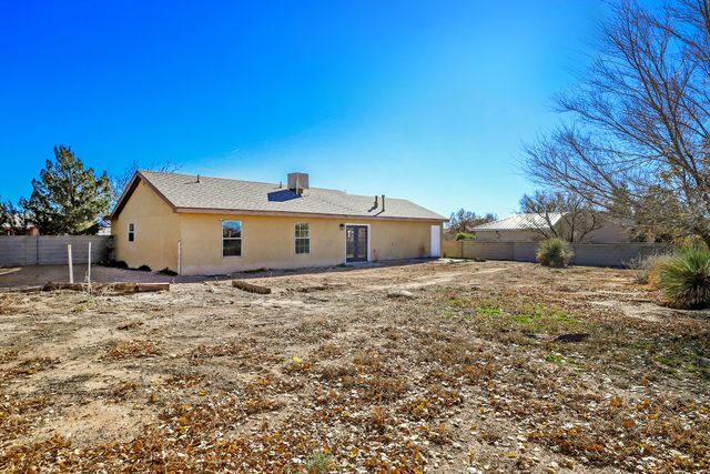 6 El Tigre Drive, Los Lunas, NM 87031