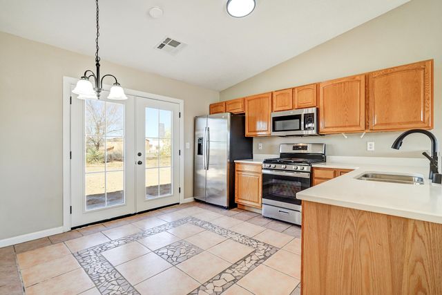 6 El Tigre Drive, Los Lunas, NM 87031