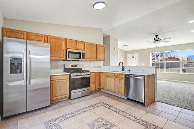 6 El Tigre Drive, Los Lunas, NM 87031