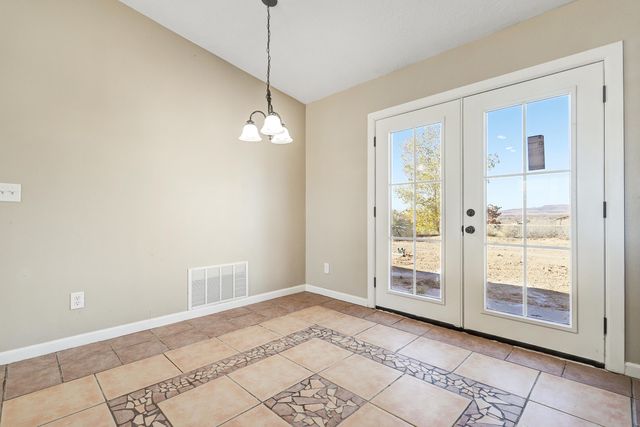 6 El Tigre Drive, Los Lunas, NM 87031