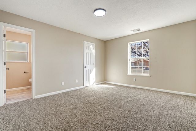 6 El Tigre Drive, Los Lunas, NM 87031