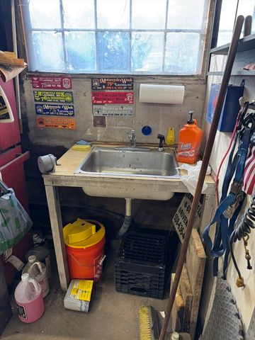 819 Main Rd, Westport, MA 02790