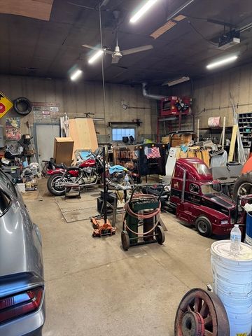 819 Main Rd, Westport, MA 02790