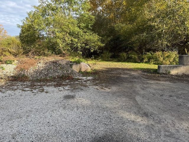 819 Main Rd, Westport, MA 02790