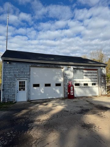 819 Main Rd, Westport, MA 02790