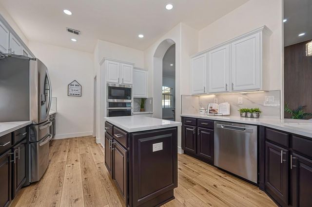 816 Dragonfly Ct, Roseville, CA 95747