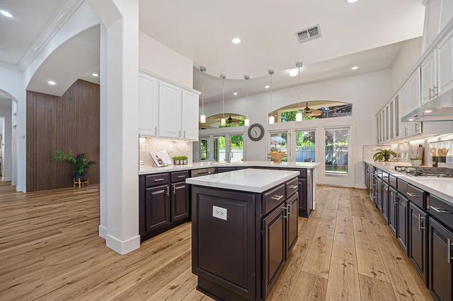 816 Dragonfly Ct, Roseville, CA 95747