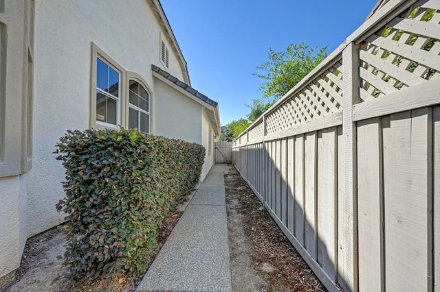 816 Dragonfly Ct, Roseville, CA 95747