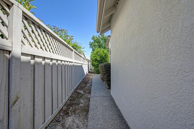 816 Dragonfly Ct, Roseville, CA 95747